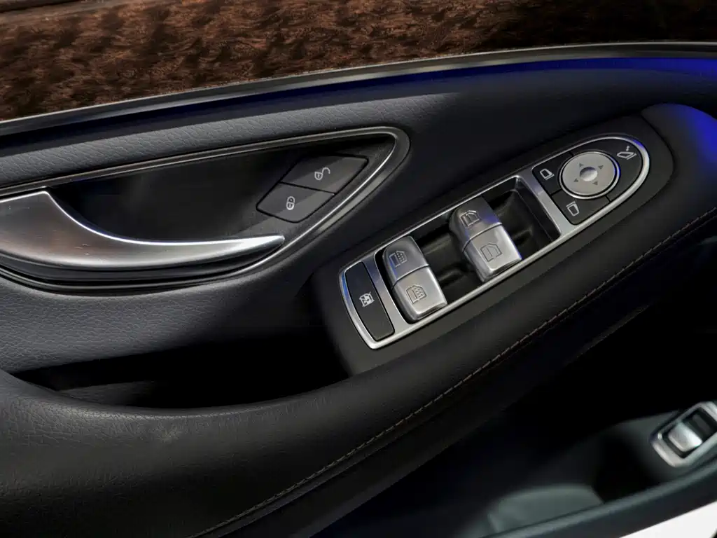 Mercedes-Benz S-Class — миниатюра 6