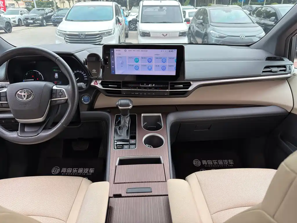 Toyota Granvia — миниатюра 9