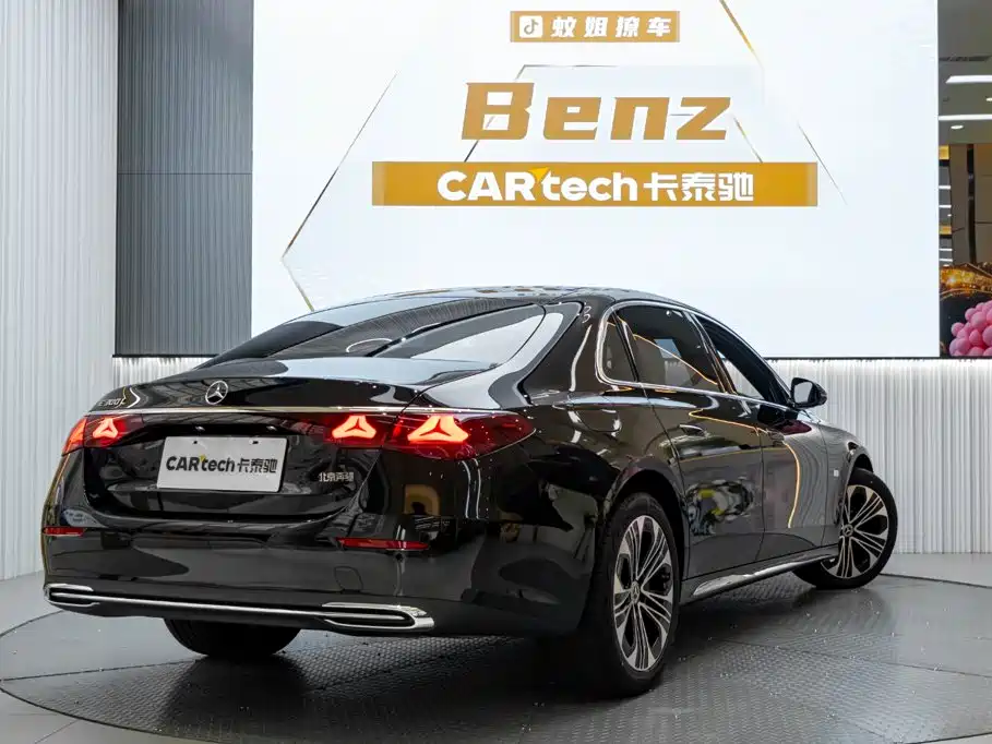 Mercedes-Benz E-Class — миниатюра 7