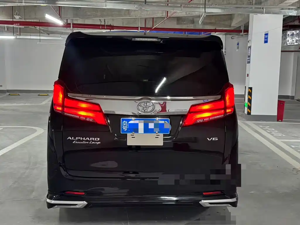 Toyota Alphard — миниатюра 15