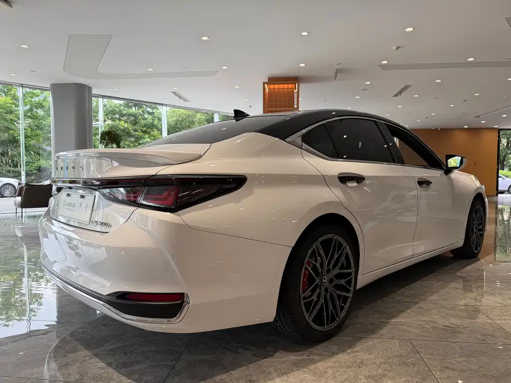 Lexus ES 2025 300h Premium