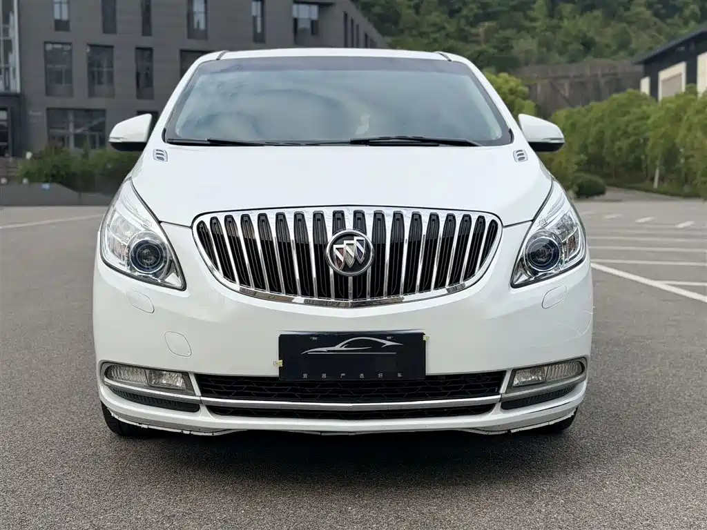 Buick GL8 2013 3.0L XT Luxury Flagship