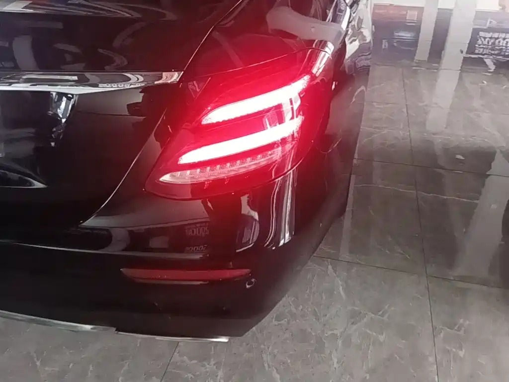 Mercedes-Benz E-Class — миниатюра 8