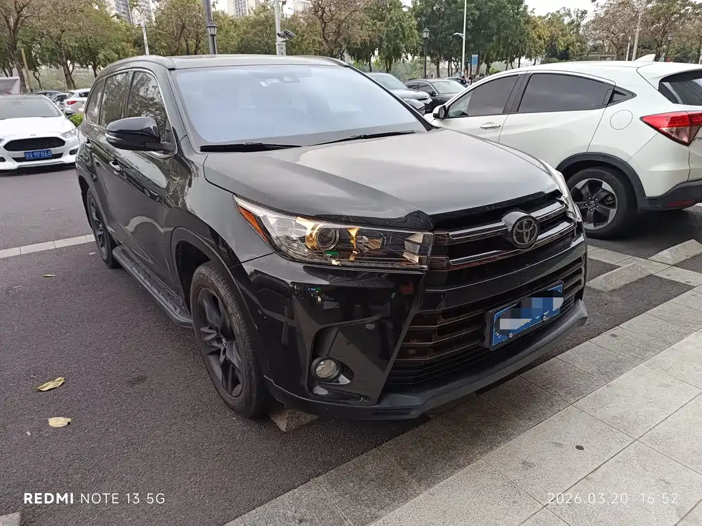 TOYOTA HIGHLANDER
