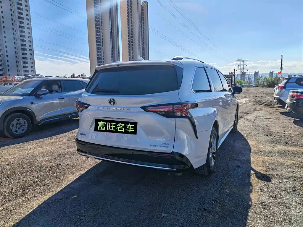 Toyota Sienna — миниатюра 4