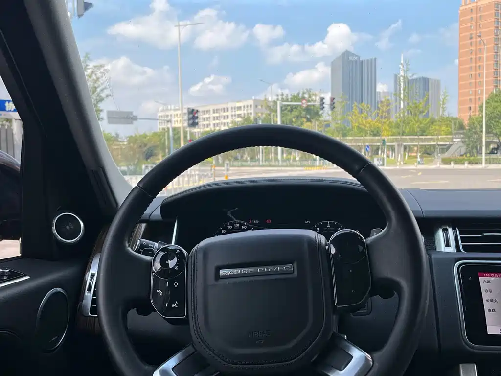 Land Rover Range Rover — миниатюра 16