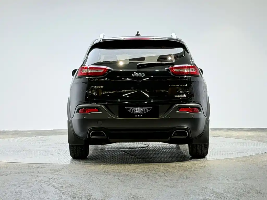 Jeep Cherokee — миниатюра 3