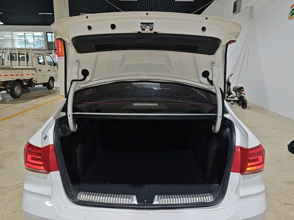 Volkswagen Santana — миниатюра 19