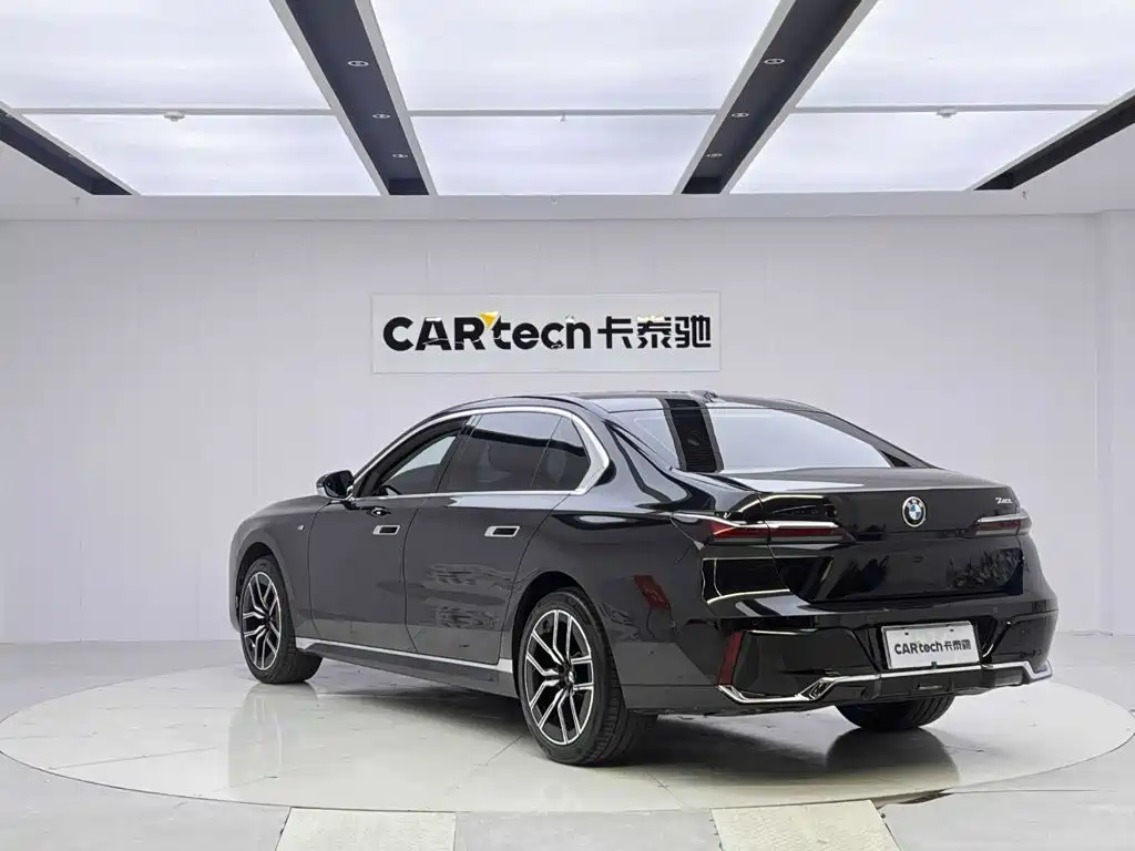 BMW 7 Series — миниатюра 3