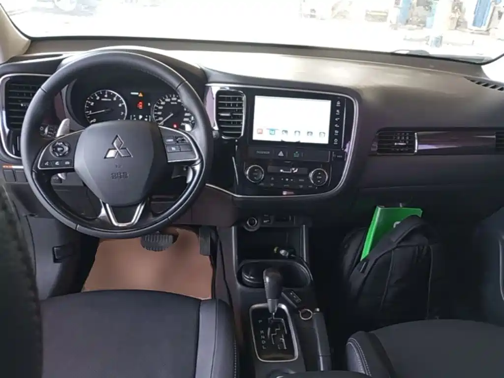 Mitsubishi Outlander — миниатюра 10