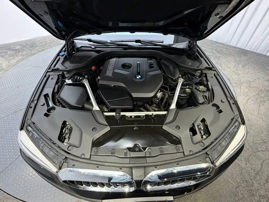 BMW 5 Series — миниатюра 8