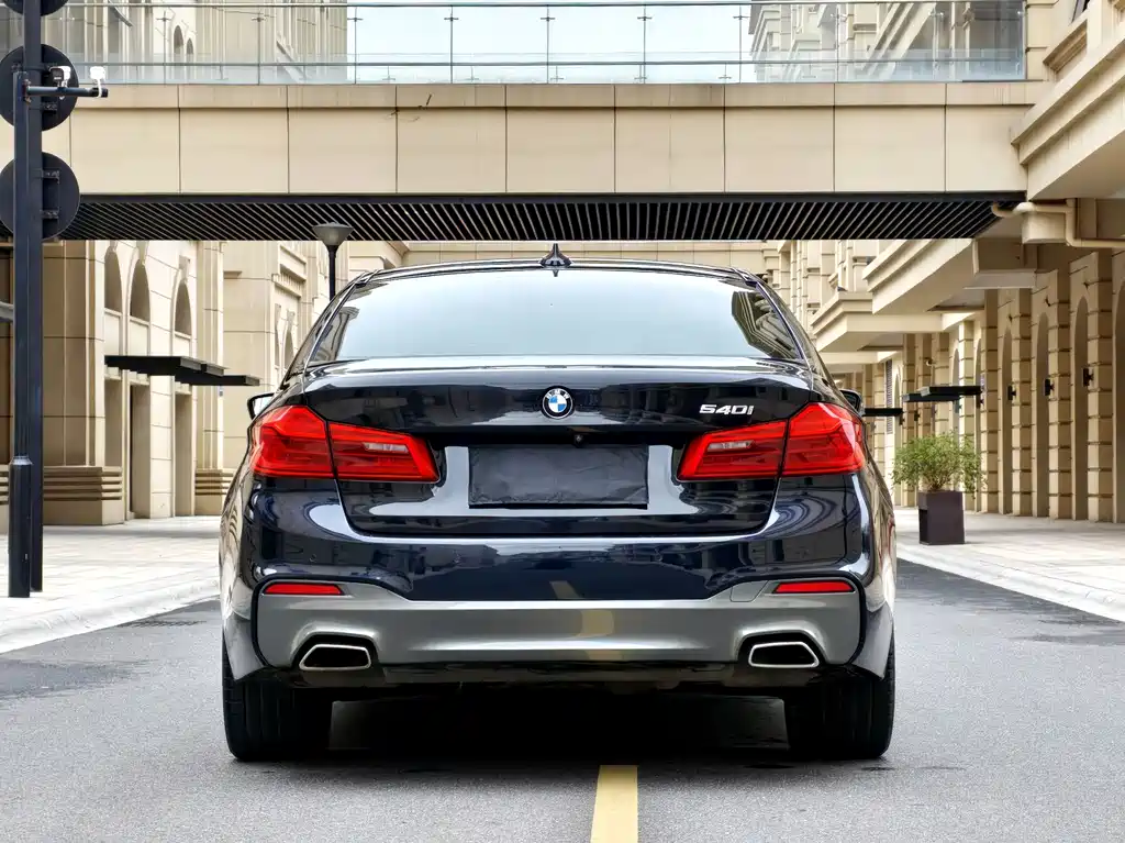 BMW 5 SERIES