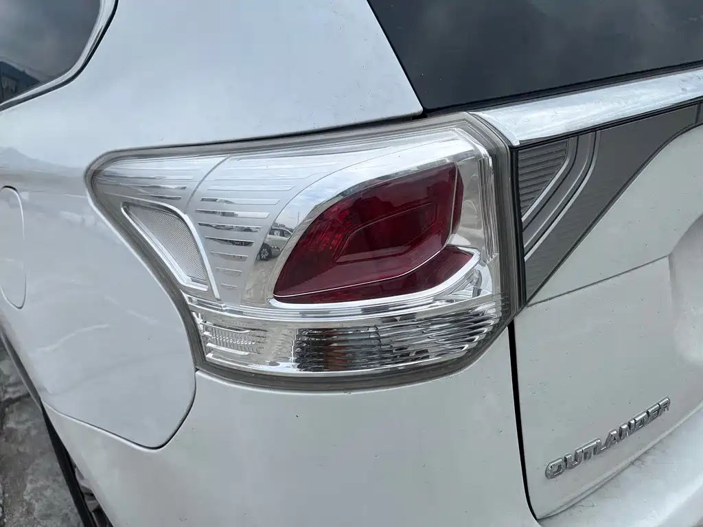 Mitsubishi Outlander (Import) — миниатюра 12