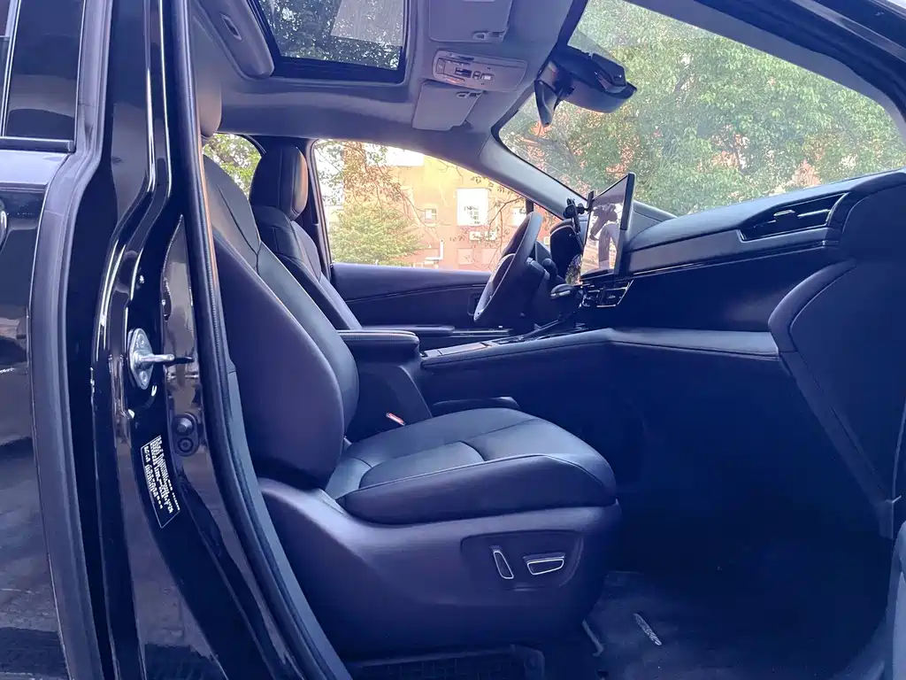 Toyota Sienna — миниатюра 8