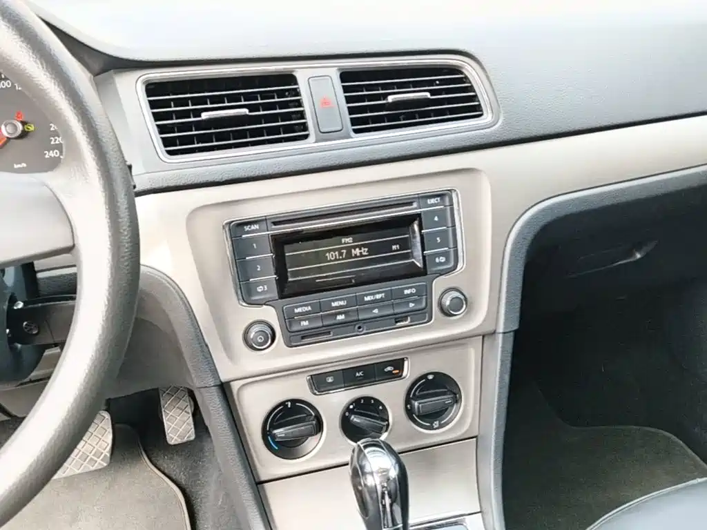 Volkswagen Lavida — миниатюра 13