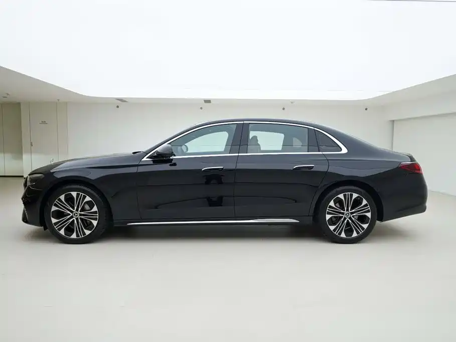 Mercedes-Benz E-Class — миниатюра 3