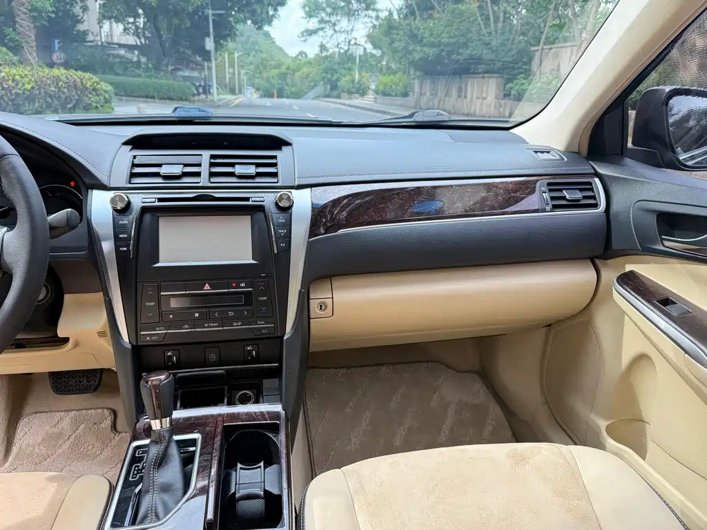 Toyota Camry — миниатюра 9