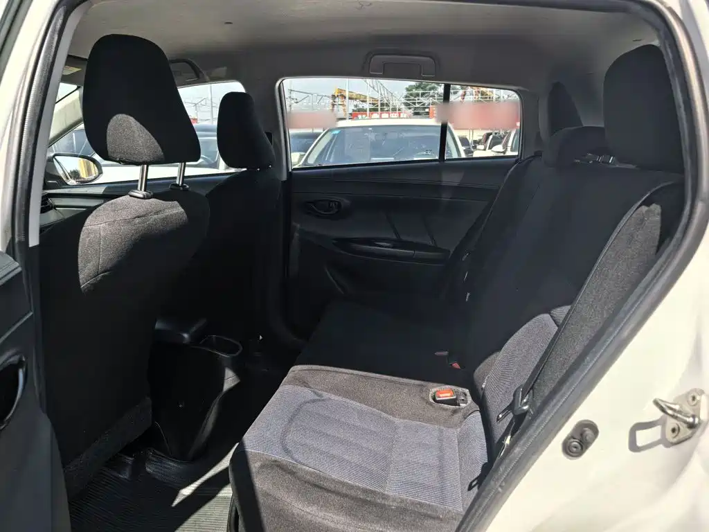 Toyota Yaris L — миниатюра 10