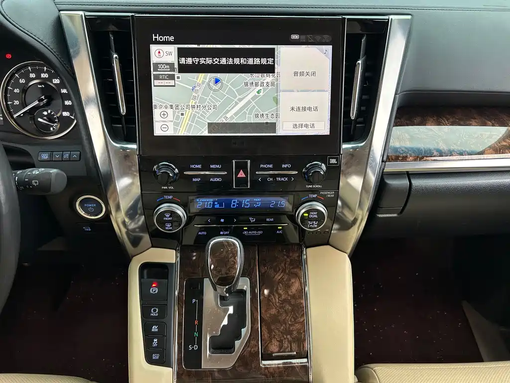 Toyota Alphard — миниатюра 20