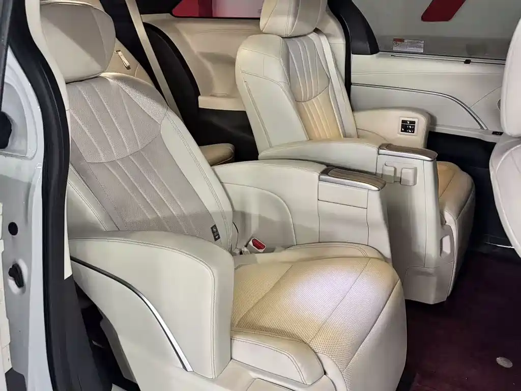 Toyota Sienna — миниатюра 9