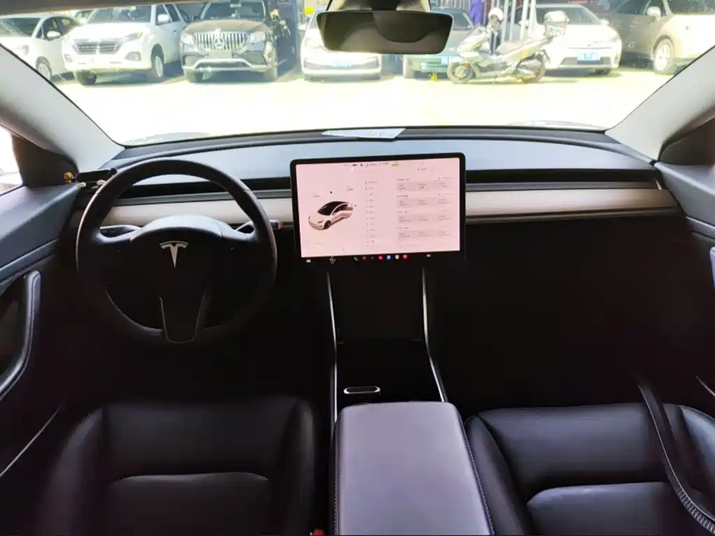Tesla Model 3 — миниатюра 9