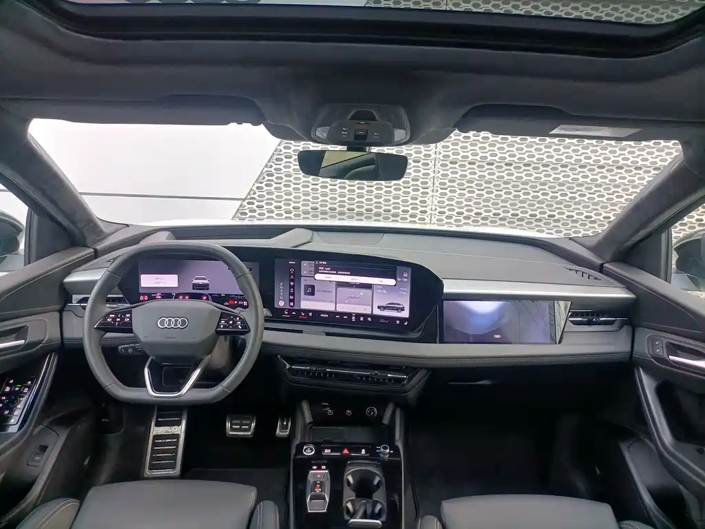 AUDI Q6L E TRON