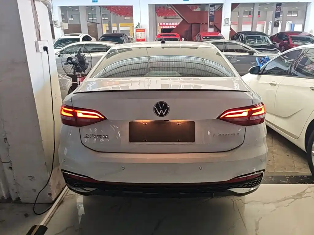 Volkswagen Lavida — миниатюра 6