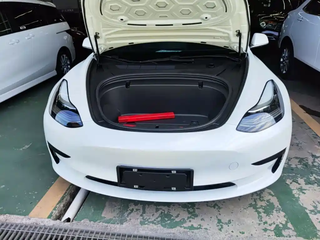 Tesla Model 3 — миниатюра 6