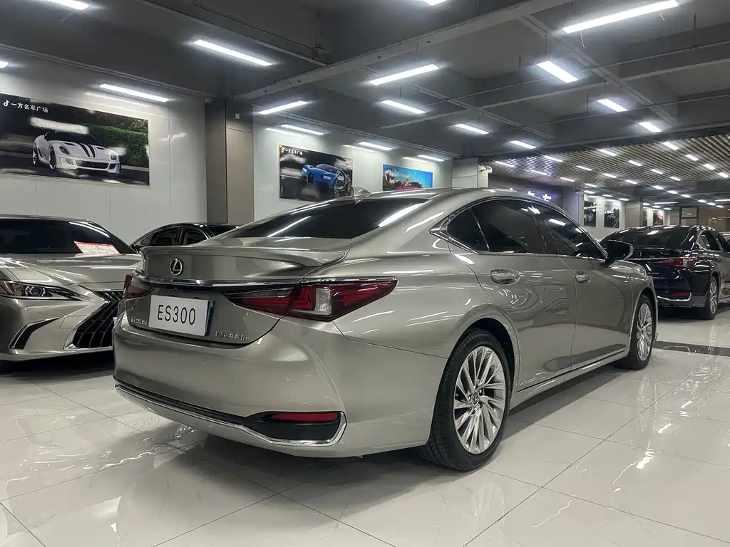 Lexus ES — миниатюра 11