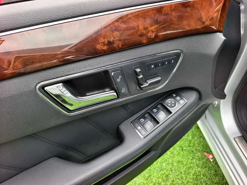 Mercedes-Benz E-Class — миниатюра 10
