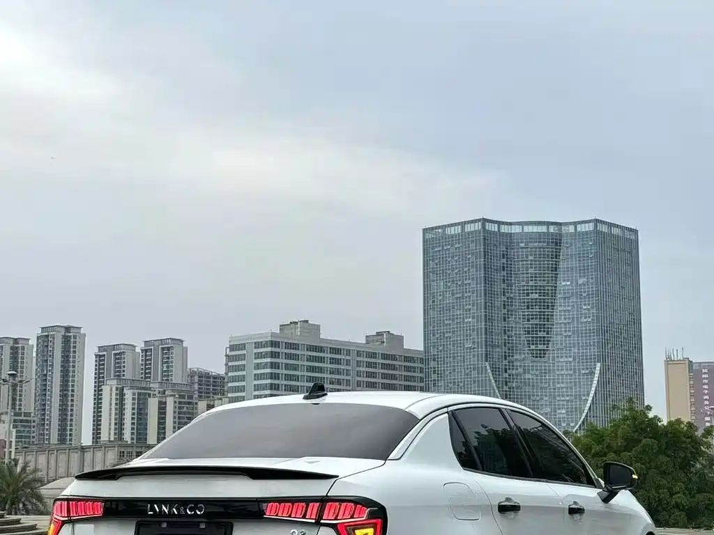 Lynk & Co 03 — миниатюра 10