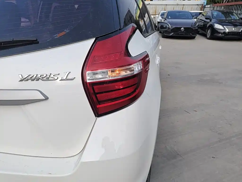 Toyota Yaris L — миниатюра 8