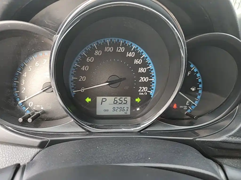 Toyota Yaris L — миниатюра 12