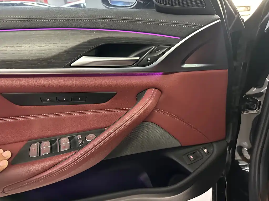 BMW 5 Series New Energy — миниатюра 10