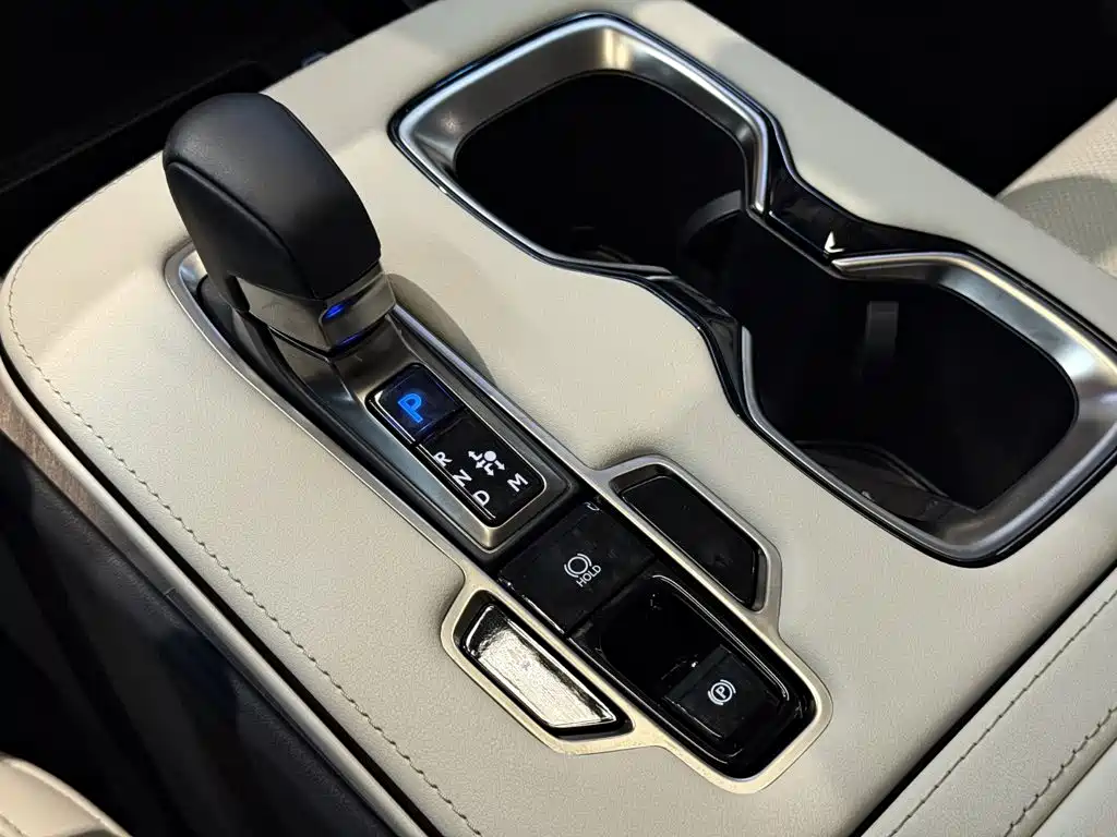 Lexus LM — миниатюра 23