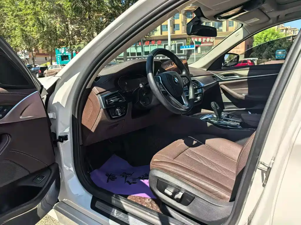 BMW 5 Series — миниатюра 3