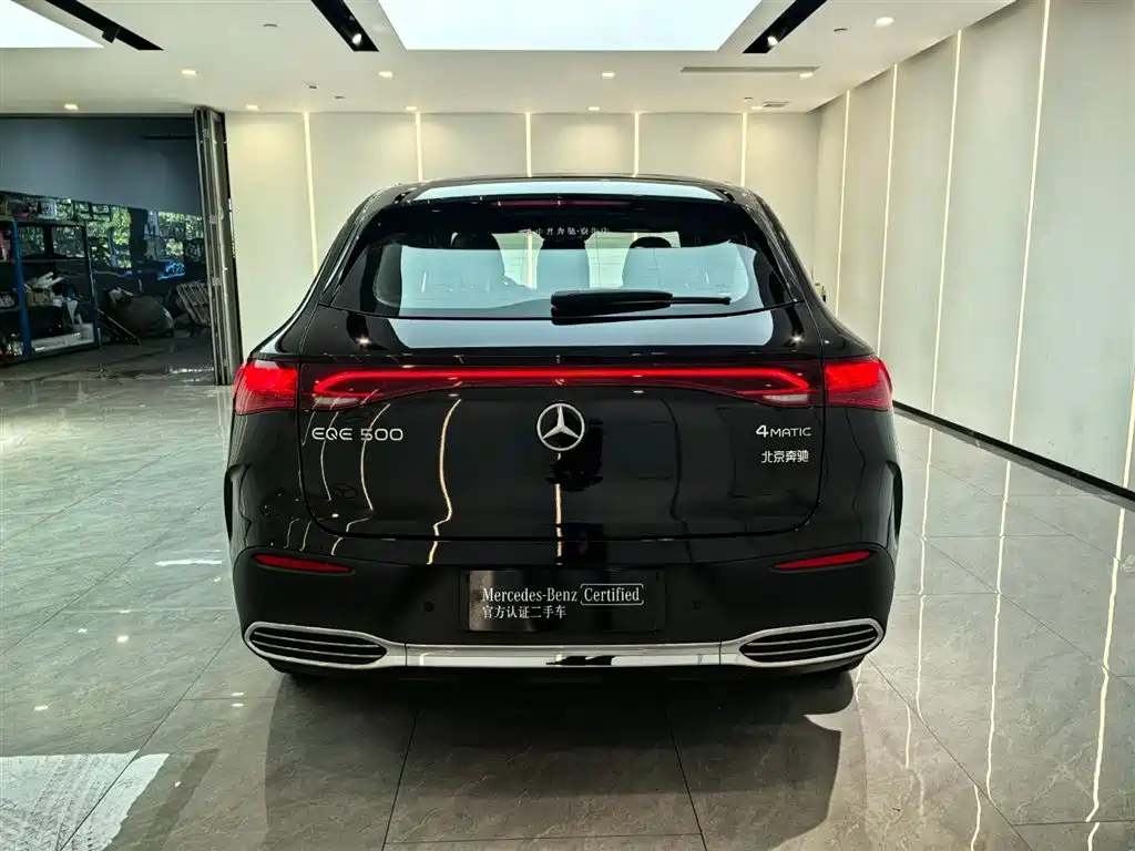 MERCEDES-BENZ EQE SUV