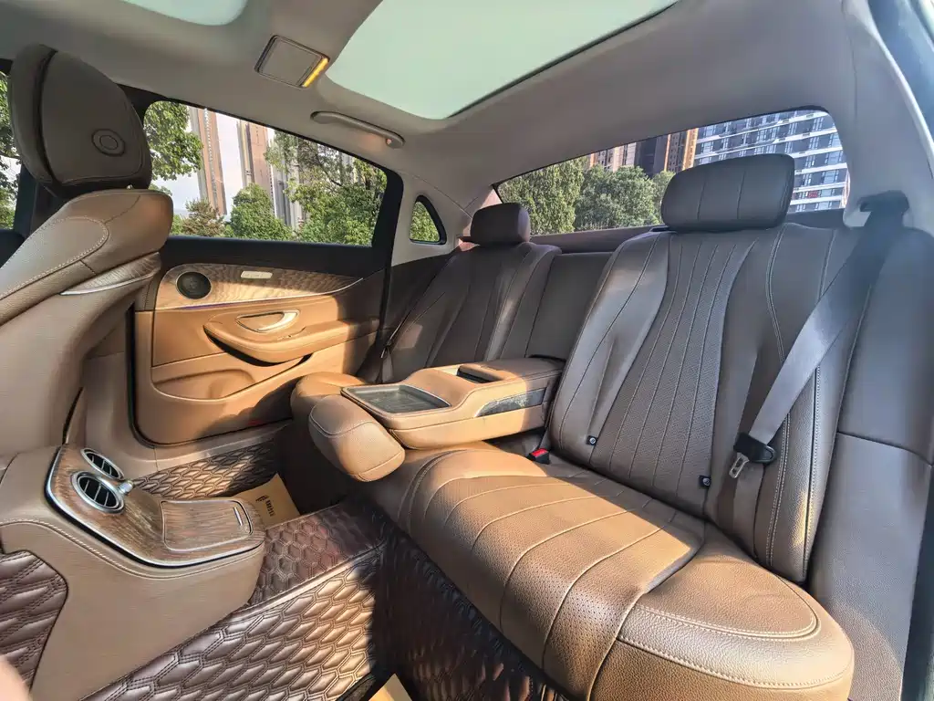 Mercedes-Benz E-Class — миниатюра 7