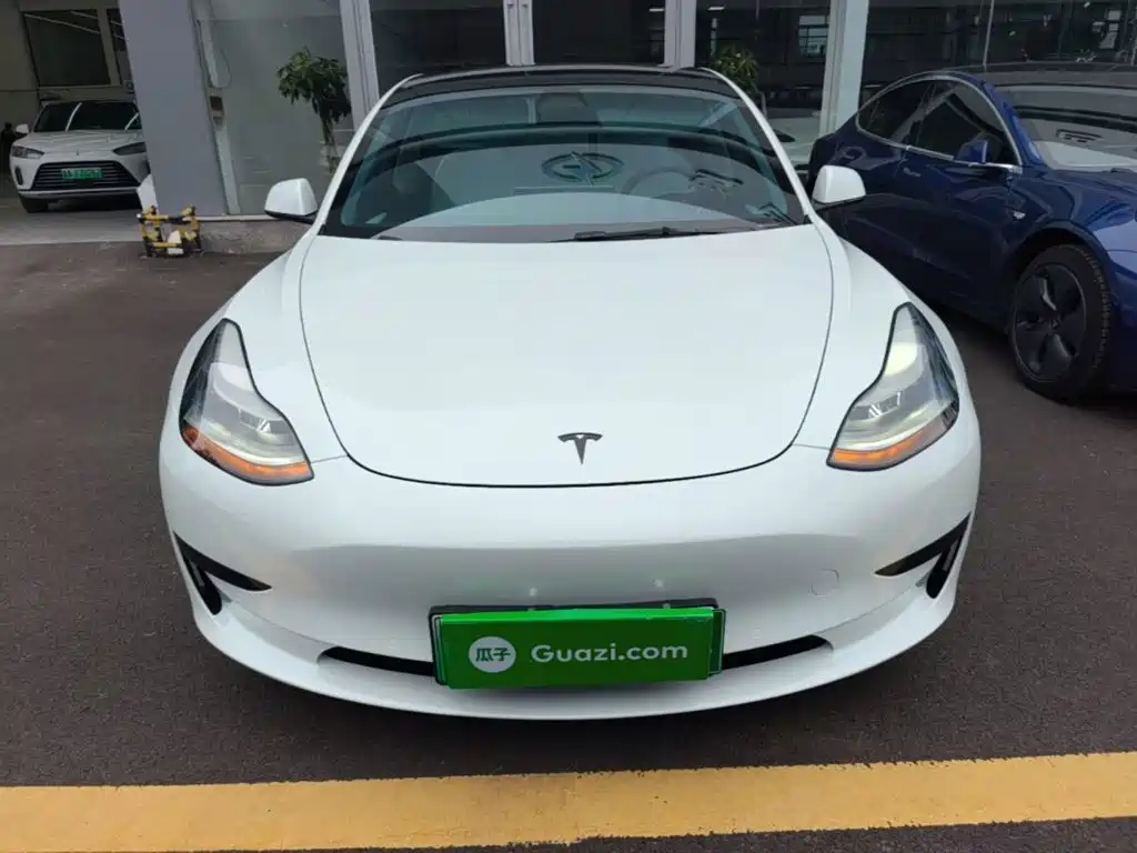 Tesla Model 3 — миниатюра 3