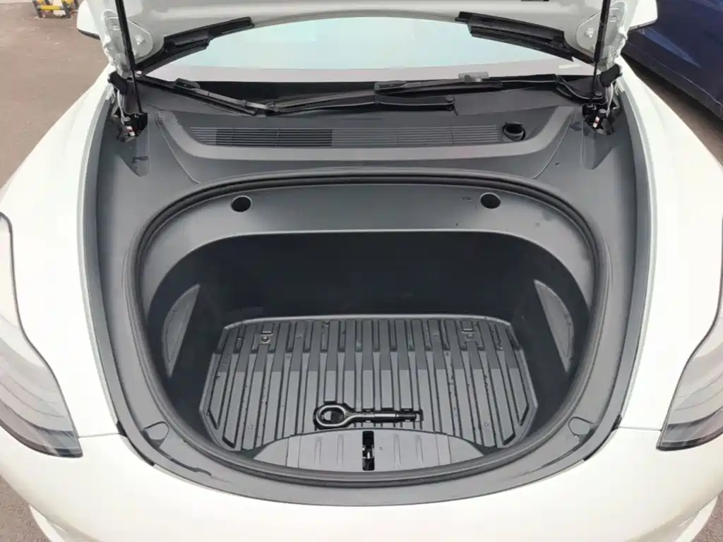 Tesla Model 3 — миниатюра 20