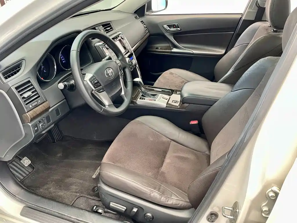 Toyota Reiz — миниатюра 6