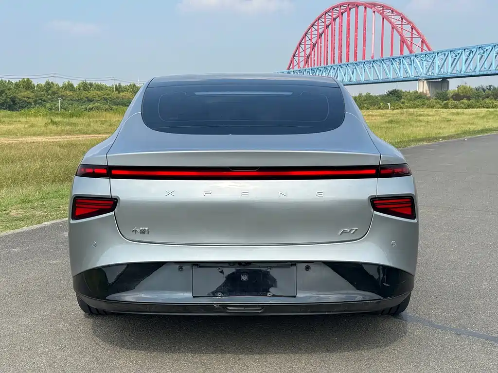 XPeng P7 — миниатюра 16