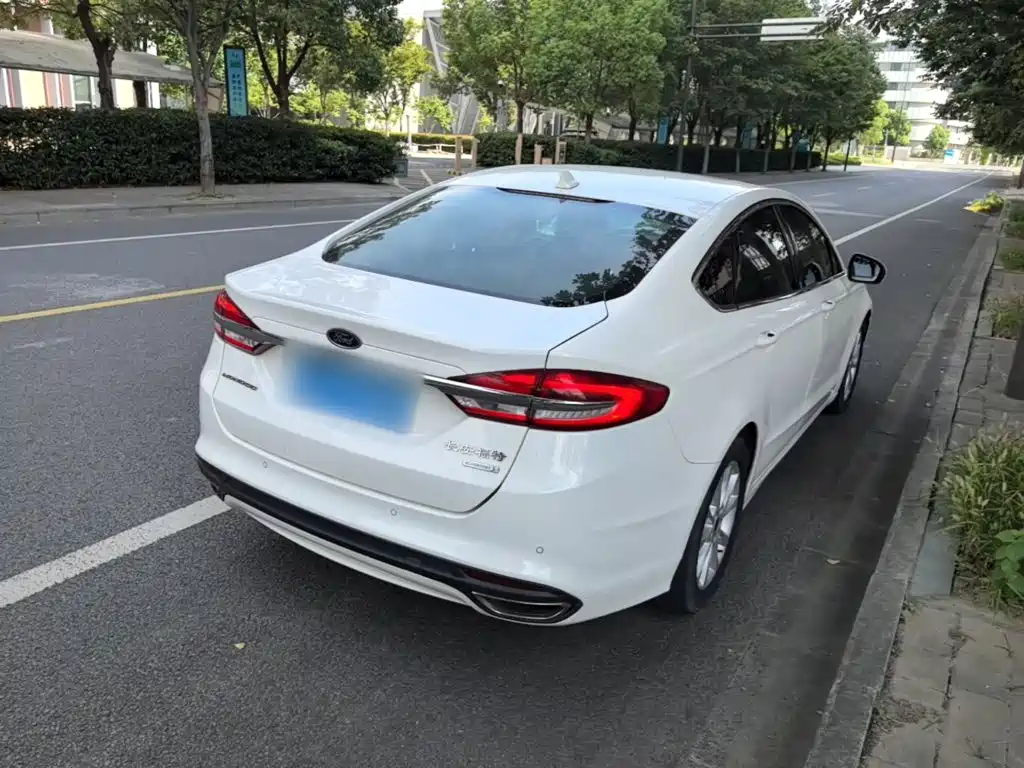Ford Mondeo — миниатюра 7