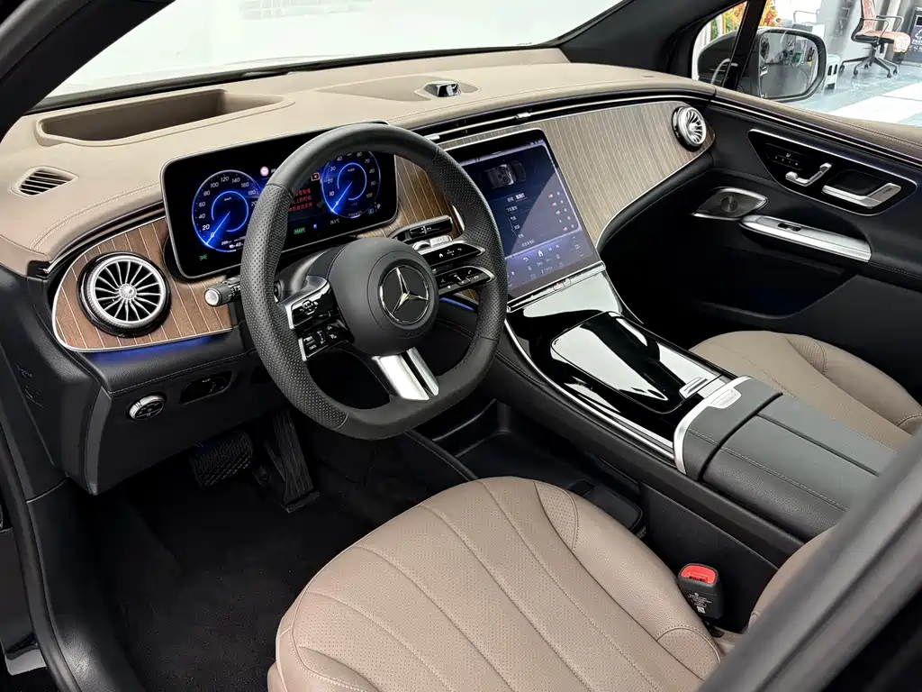 Mercedes-Benz EQE SUV — миниатюра 10