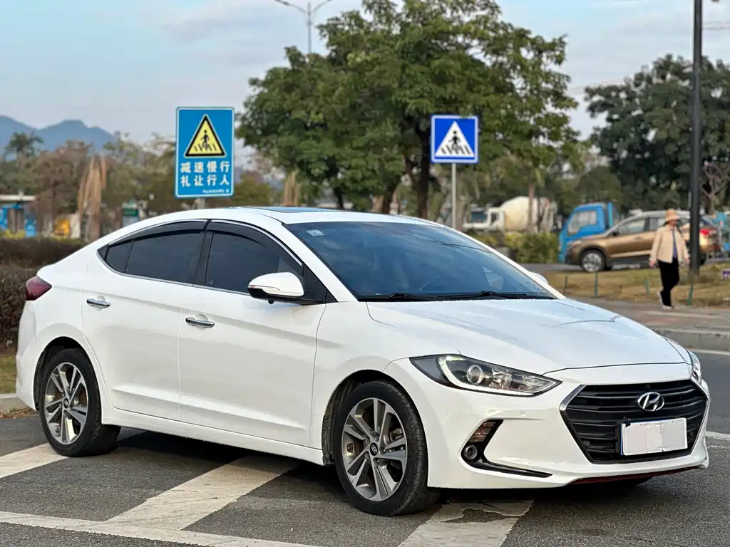 Hyundai Elantra — миниатюра 3