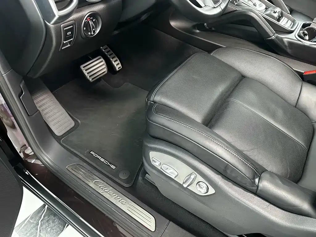 Porsche Cayenne — миниатюра 10