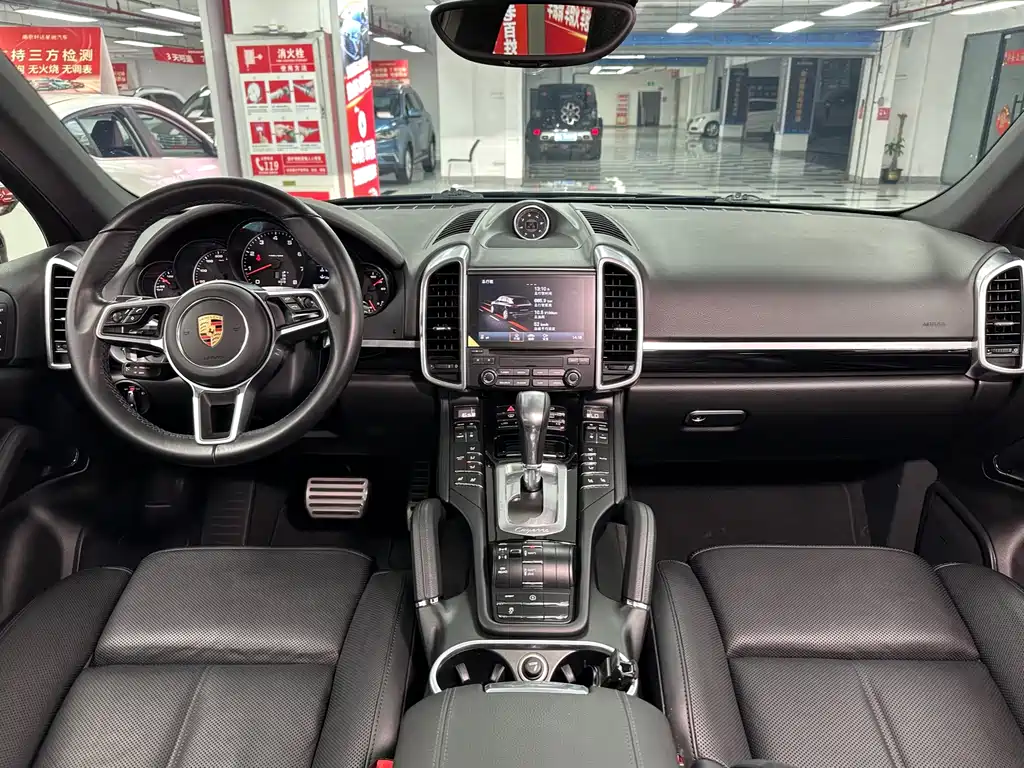 Porsche Cayenne — миниатюра 9