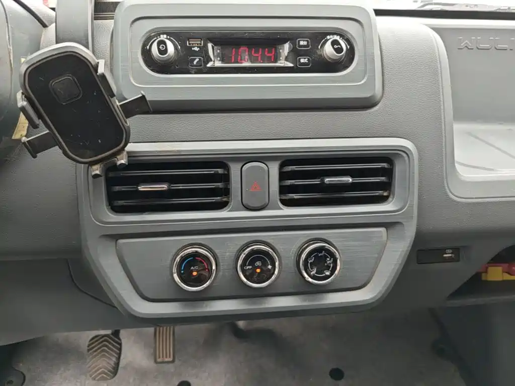 Wuling Yangguang — миниатюра 13