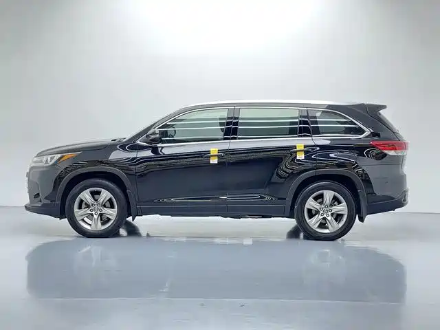 Toyota Highlander 2021 2.0T Luxury 7 мест