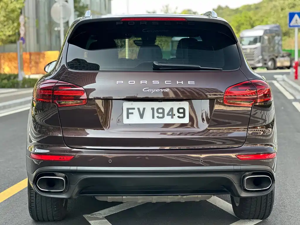 Porsche Cayenne — миниатюра 7